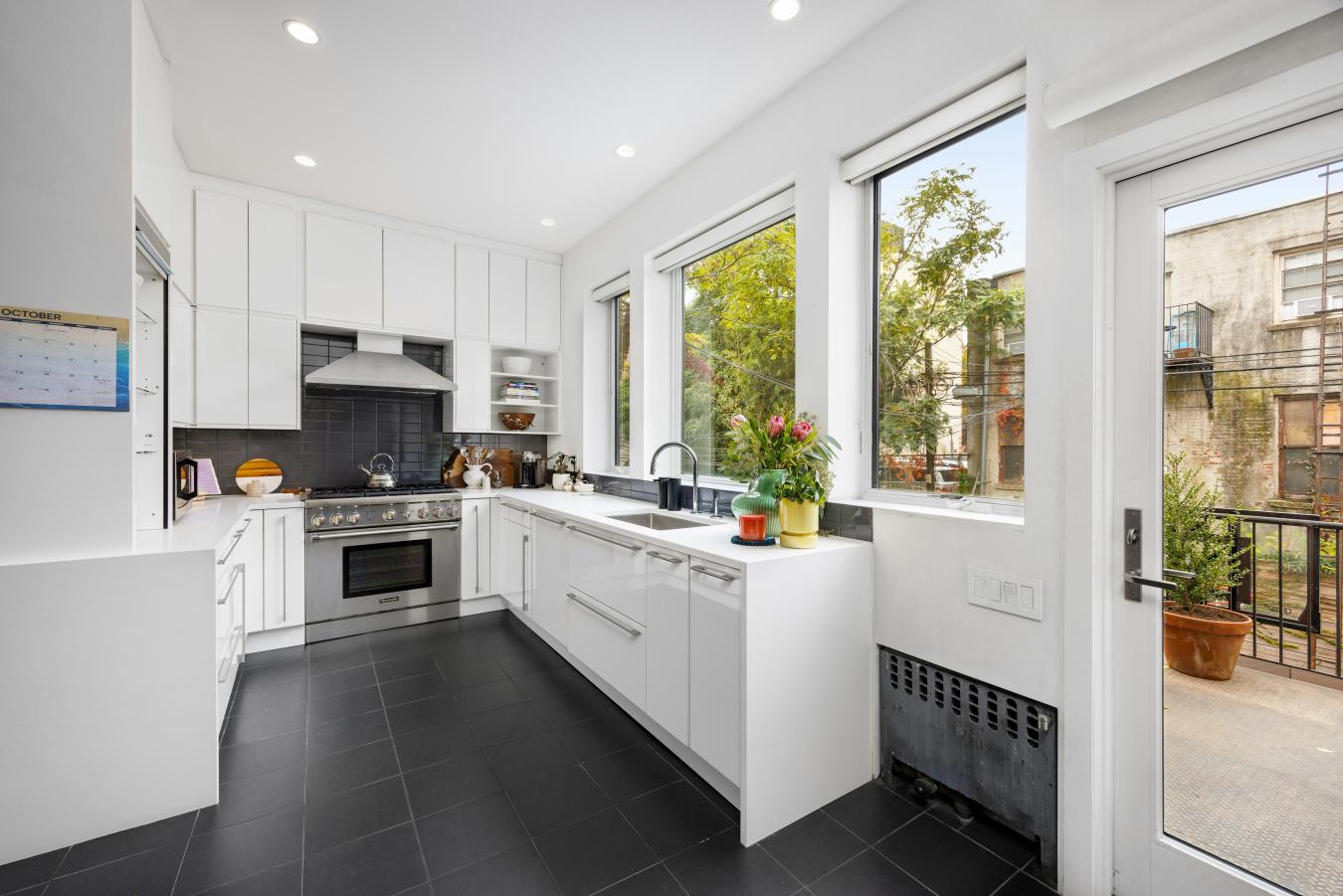 Carroll Gardens, New York, 11231, United States, 6 Bedrooms Bedrooms, ,4 BathroomsBathrooms,Residential,For Sale,1973627