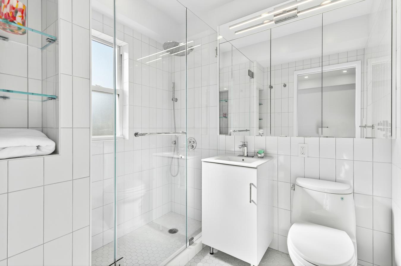 New York, New York, 10021, United States, 2 Bedrooms Bedrooms, ,2 BathroomsBathrooms,Residential,For Sale,1984642