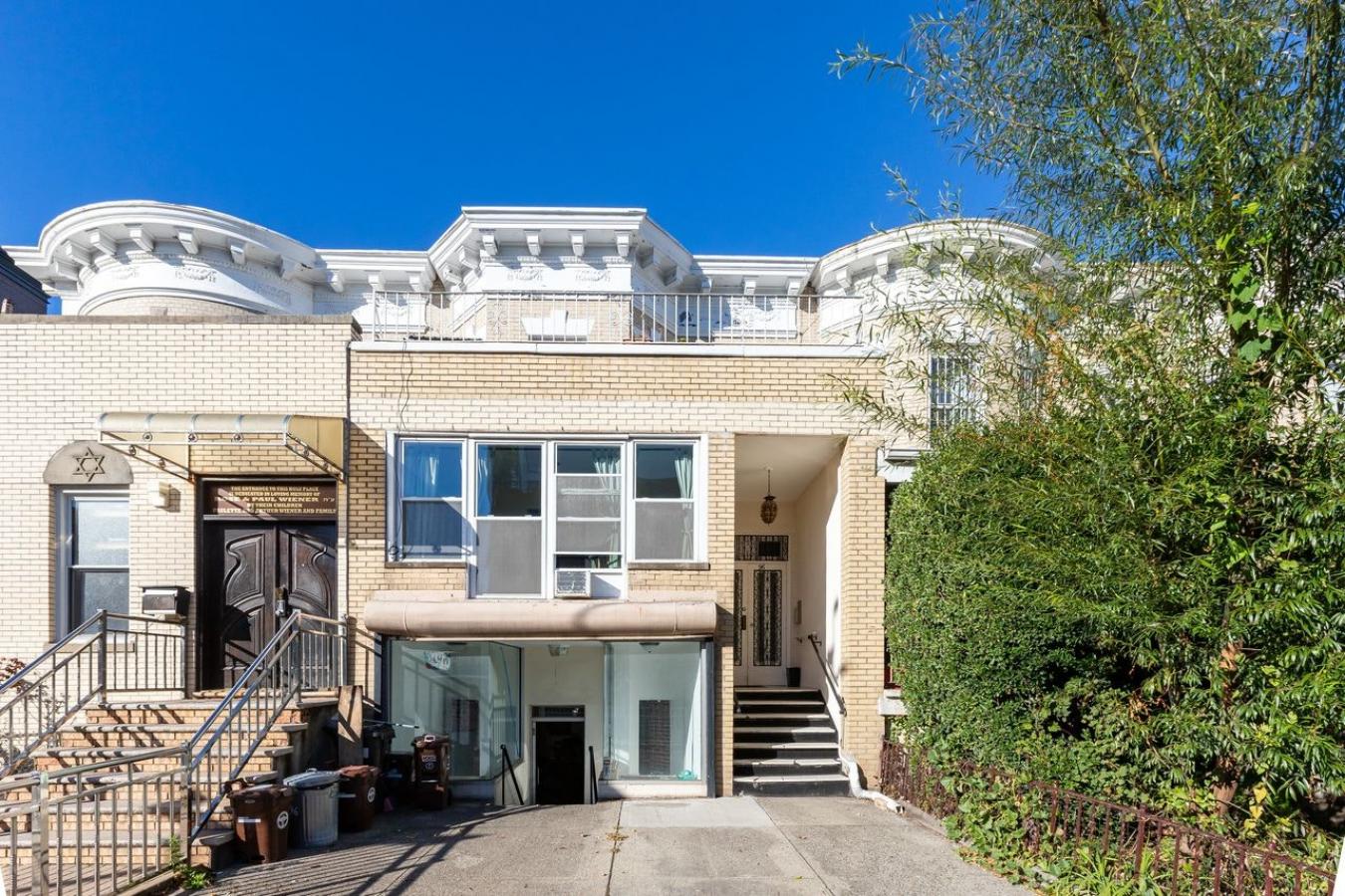 Brighton Beach, New York, 11235, United States, 2 Bedrooms Bedrooms, ,2 BathroomsBathrooms,Residential,For Sale,1984641 Brighton Beach, New York, 11235, United States, 2 Bedrooms Bedrooms, ,2 BathroomsBathrooms,Residential,For Sale,1984641
