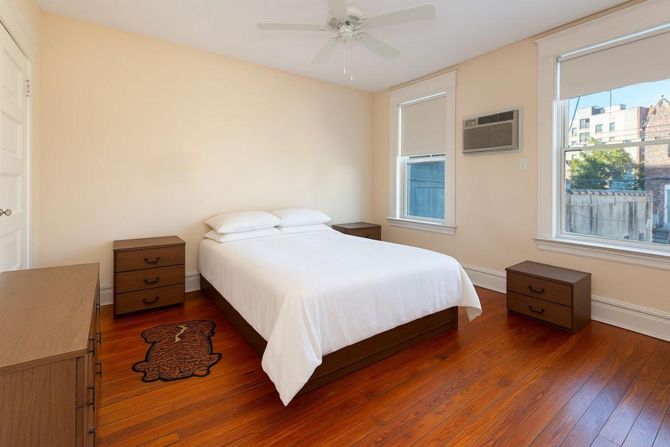 Brighton Beach, New York, 11235, United States, 2 Bedrooms Bedrooms, ,2 BathroomsBathrooms,Residential,For Sale,1984641