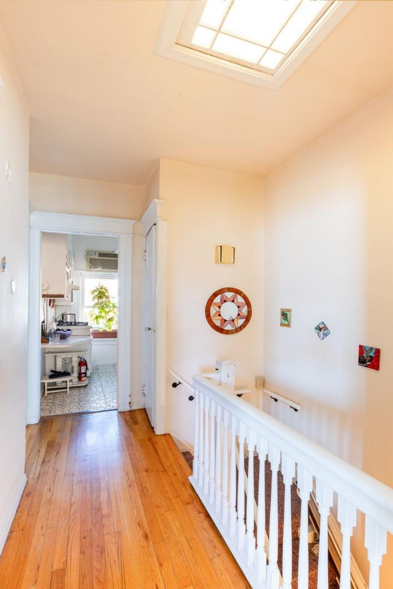 Brighton Beach, New York, 11235, United States, 2 Bedrooms Bedrooms, ,2 BathroomsBathrooms,Residential,For Sale,1984641