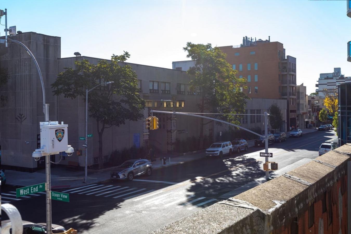 Brighton Beach, New York, 11235, United States, 2 Bedrooms Bedrooms, ,2 BathroomsBathrooms,Residential,For Sale,1984641