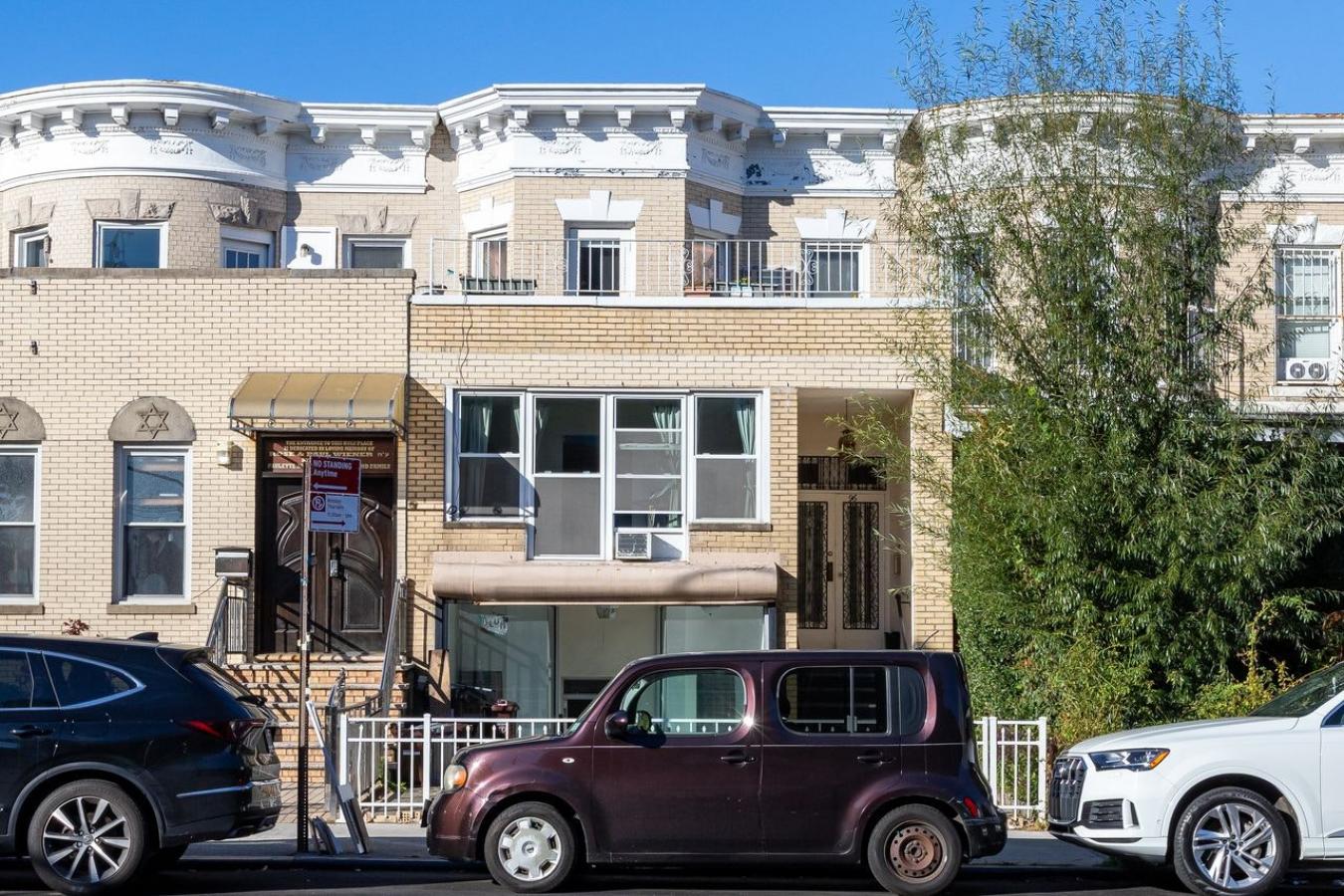 Brighton Beach, New York, 11235, United States, 2 Bedrooms Bedrooms, ,2 BathroomsBathrooms,Residential,For Sale,1984641