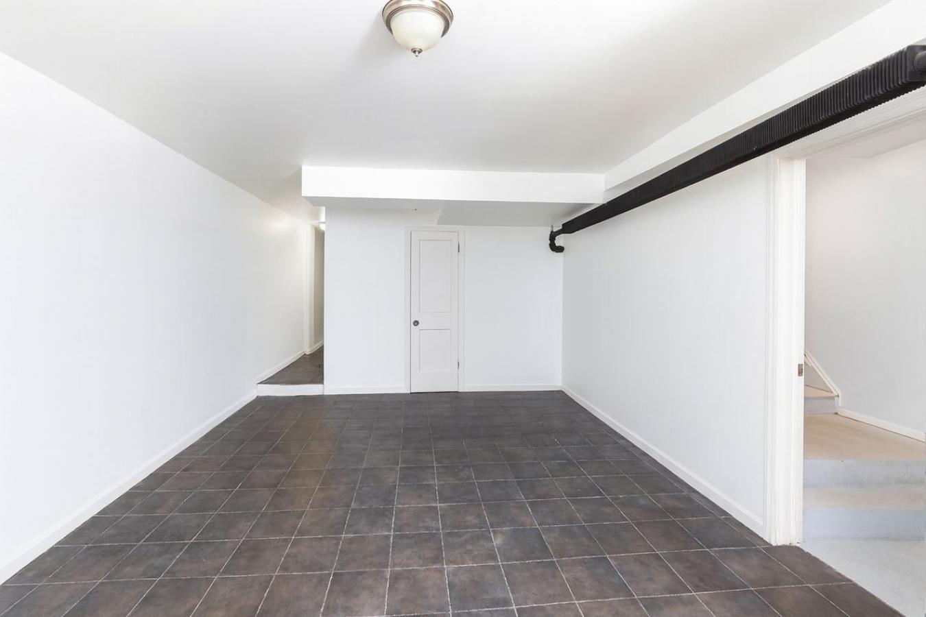 Brighton Beach, New York, 11235, United States, 2 Bedrooms Bedrooms, ,2 BathroomsBathrooms,Residential,For Sale,1984641