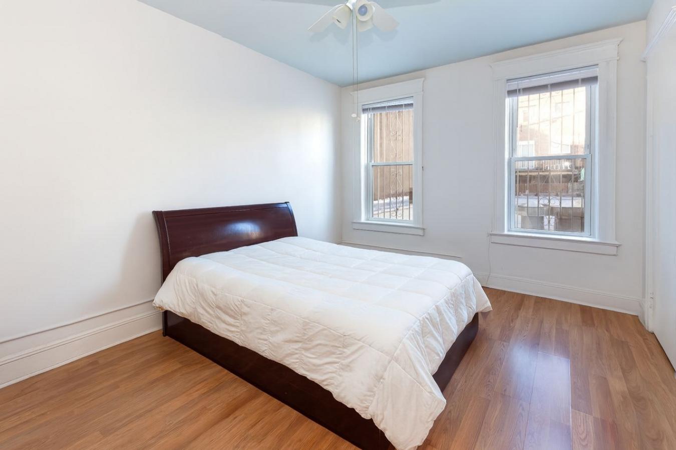 Brighton Beach, New York, 11235, United States, 2 Bedrooms Bedrooms, ,2 BathroomsBathrooms,Residential,For Sale,1984641