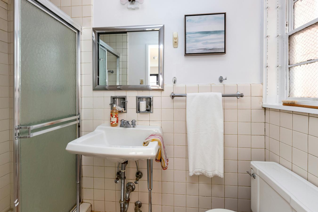 New York, New York, 10021, United States, 3 Bedrooms Bedrooms, ,2 BathroomsBathrooms,Residential,For Sale,1984639