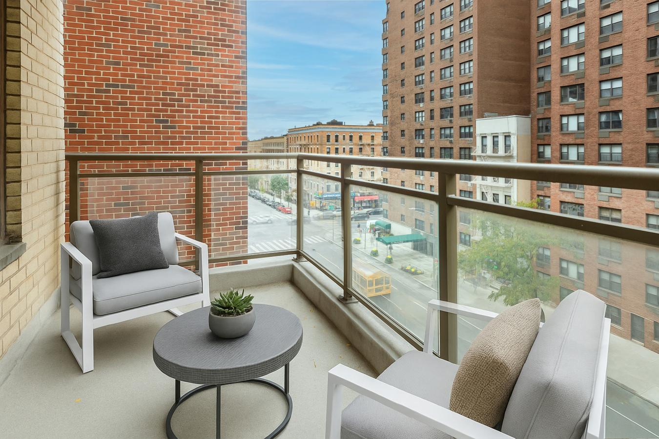 New York, New York, 10021, United States, 3 Bedrooms Bedrooms, ,2 BathroomsBathrooms,Residential,For Sale,1984639