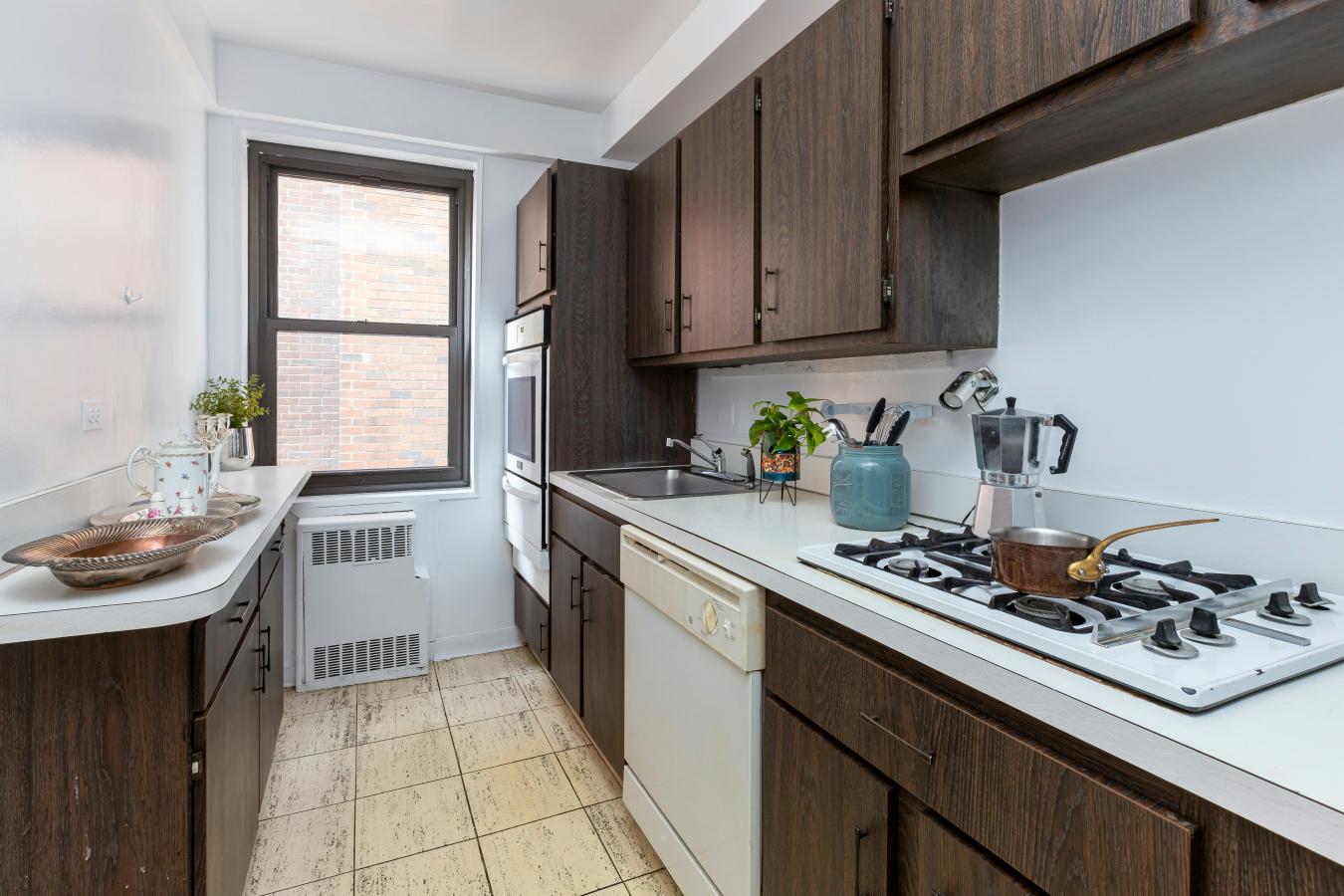 New York, New York, 10021, United States, 3 Bedrooms Bedrooms, ,2 BathroomsBathrooms,Residential,For Sale,1984639