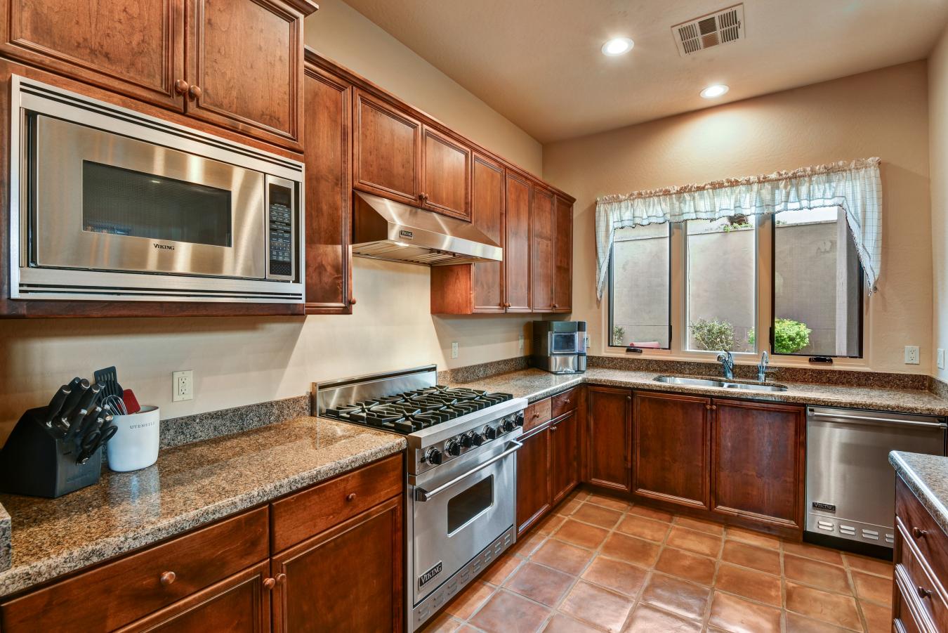 Gold Canyon, Pinal, 85118, United States, 4 Bedrooms Bedrooms, ,4 BathroomsBathrooms,Residential,For Sale,1984637