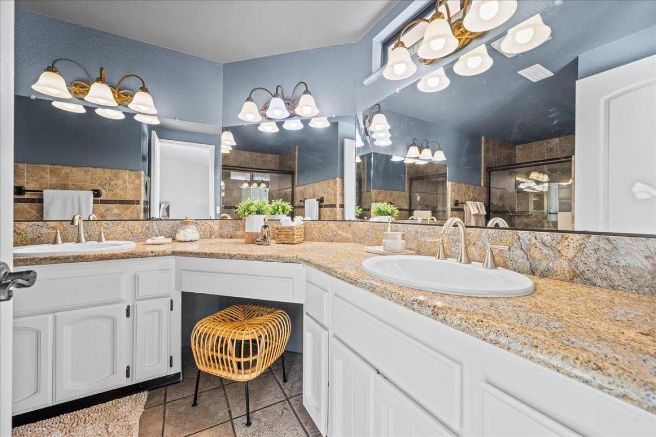 Roseville, Placer, 95661, United States, 4 Bedrooms Bedrooms, ,1 BathroomBathrooms,Residential,For Sale,1984635