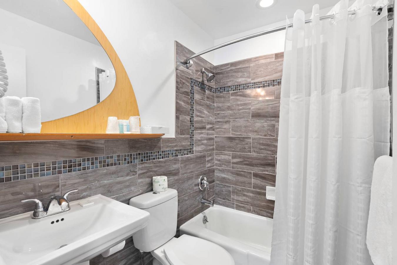 Southampton, New York, 11968, United States, ,62 BathroomsBathrooms,Residential,For Sale,1984633