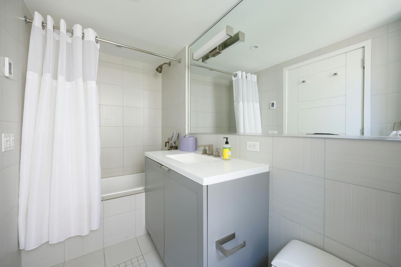 New York, New York, 10024, United States, 3 Bedrooms Bedrooms, ,3 BathroomsBathrooms,Residential,For Sale,2008663