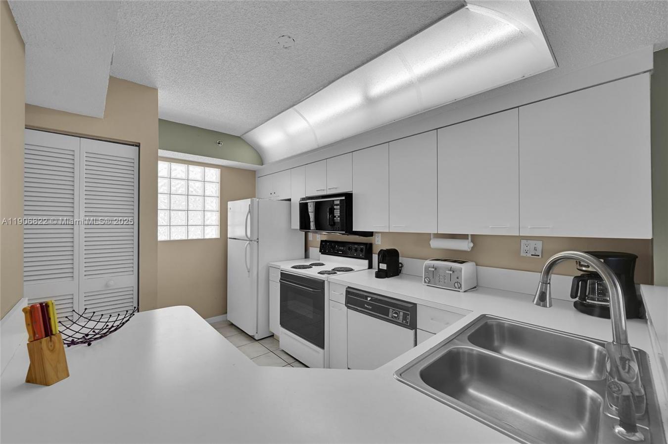 Sunny Isles Beach, Miami-Dade County, 33160, United States, ,Residential,For Sale,1985808