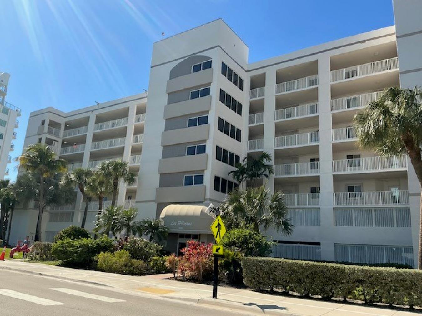 Bayfront Corner 2 bedroom, 2 baths unit, ideally located just minutes – image 20