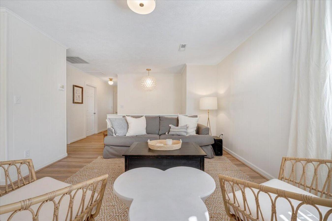 Huddleston, Bedford County, 24104, United States, 4 Bedrooms Bedrooms, ,2 BathroomsBathrooms,Residential,For Sale,1985811