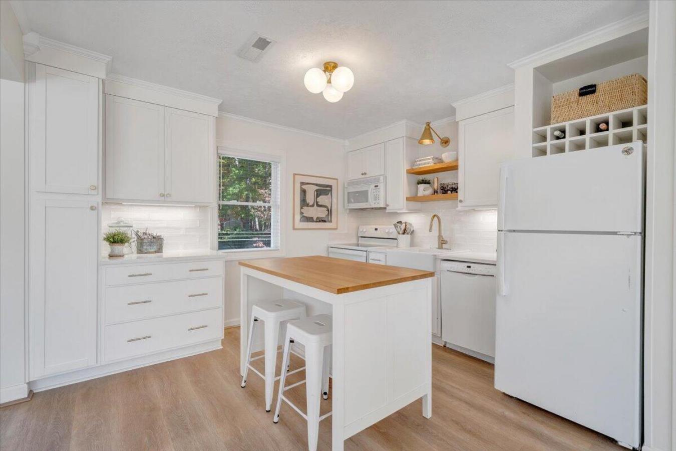 Huddleston, Bedford County, 24104, United States, 4 Bedrooms Bedrooms, ,2 BathroomsBathrooms,Residential,For Sale,1985811