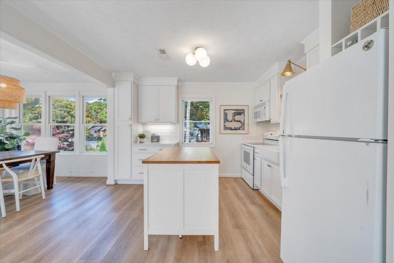 Huddleston, Bedford County, 24104, United States, 4 Bedrooms Bedrooms, ,2 BathroomsBathrooms,Residential,For Sale,1985811