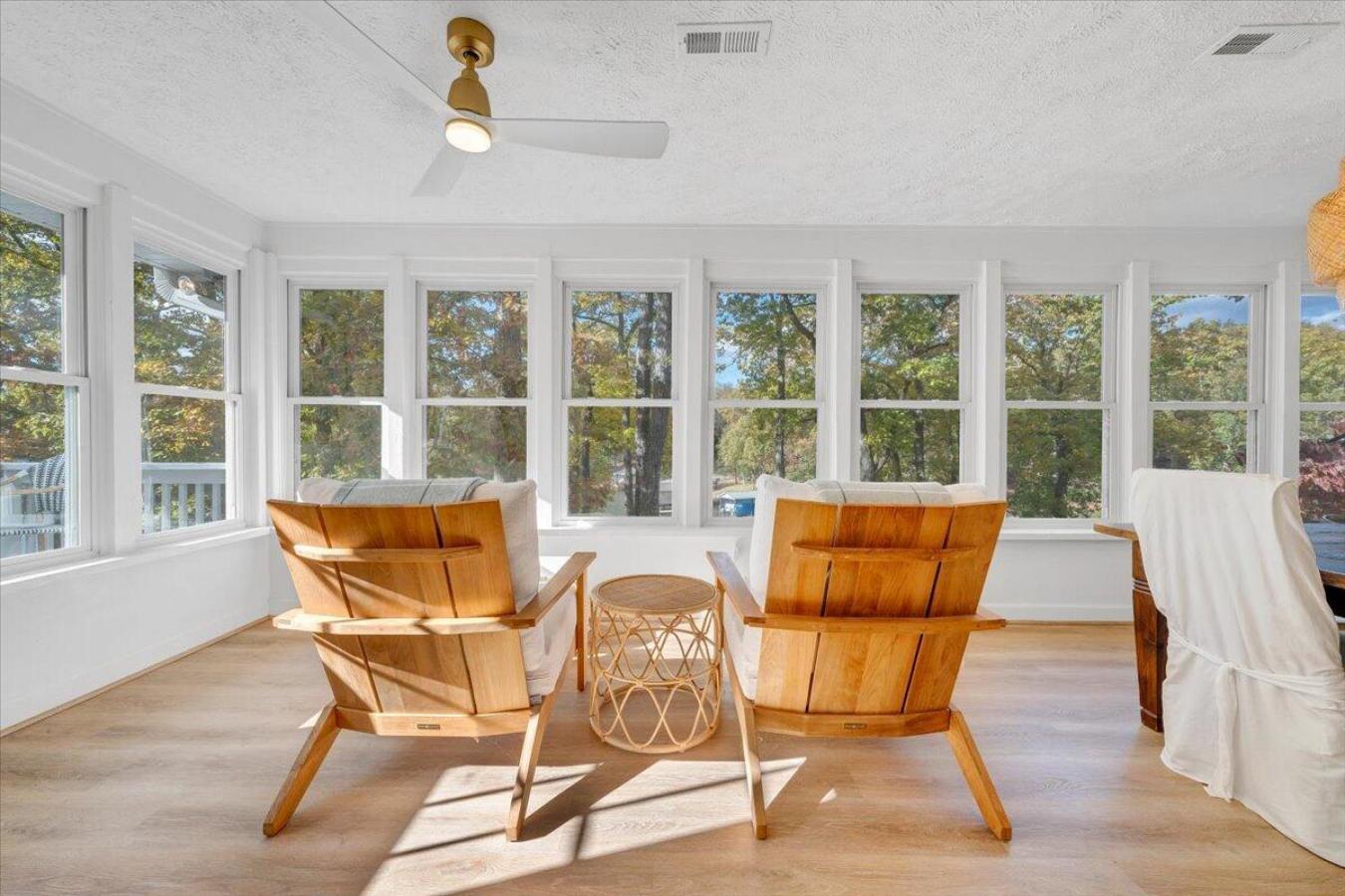 Huddleston, Bedford County, 24104, United States, 4 Bedrooms Bedrooms, ,2 BathroomsBathrooms,Residential,For Sale,1985811