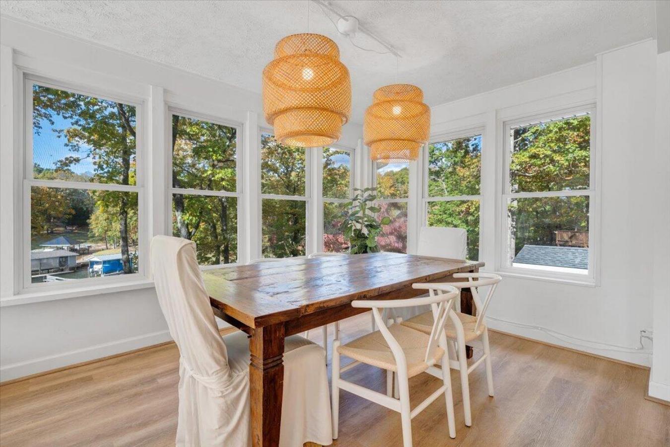 Huddleston, Bedford County, 24104, United States, 4 Bedrooms Bedrooms, ,2 BathroomsBathrooms,Residential,For Sale,1985811