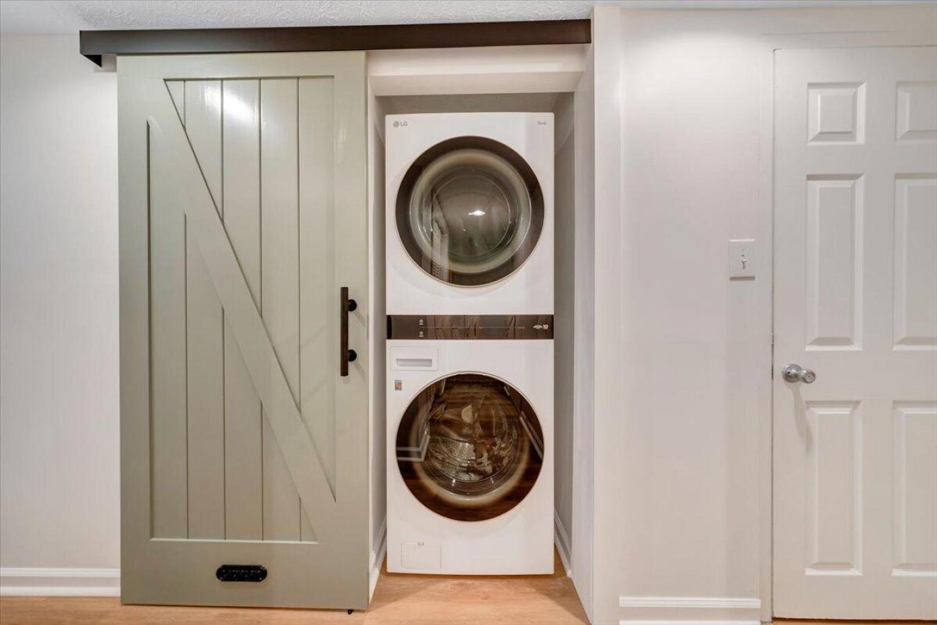 Huddleston, Bedford County, 24104, United States, 4 Bedrooms Bedrooms, ,2 BathroomsBathrooms,Residential,For Sale,1985811