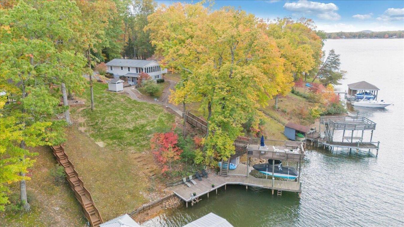 Huddleston, Bedford County, 24104, United States, 4 Bedrooms Bedrooms, ,2 BathroomsBathrooms,Residential,For Sale,1985811