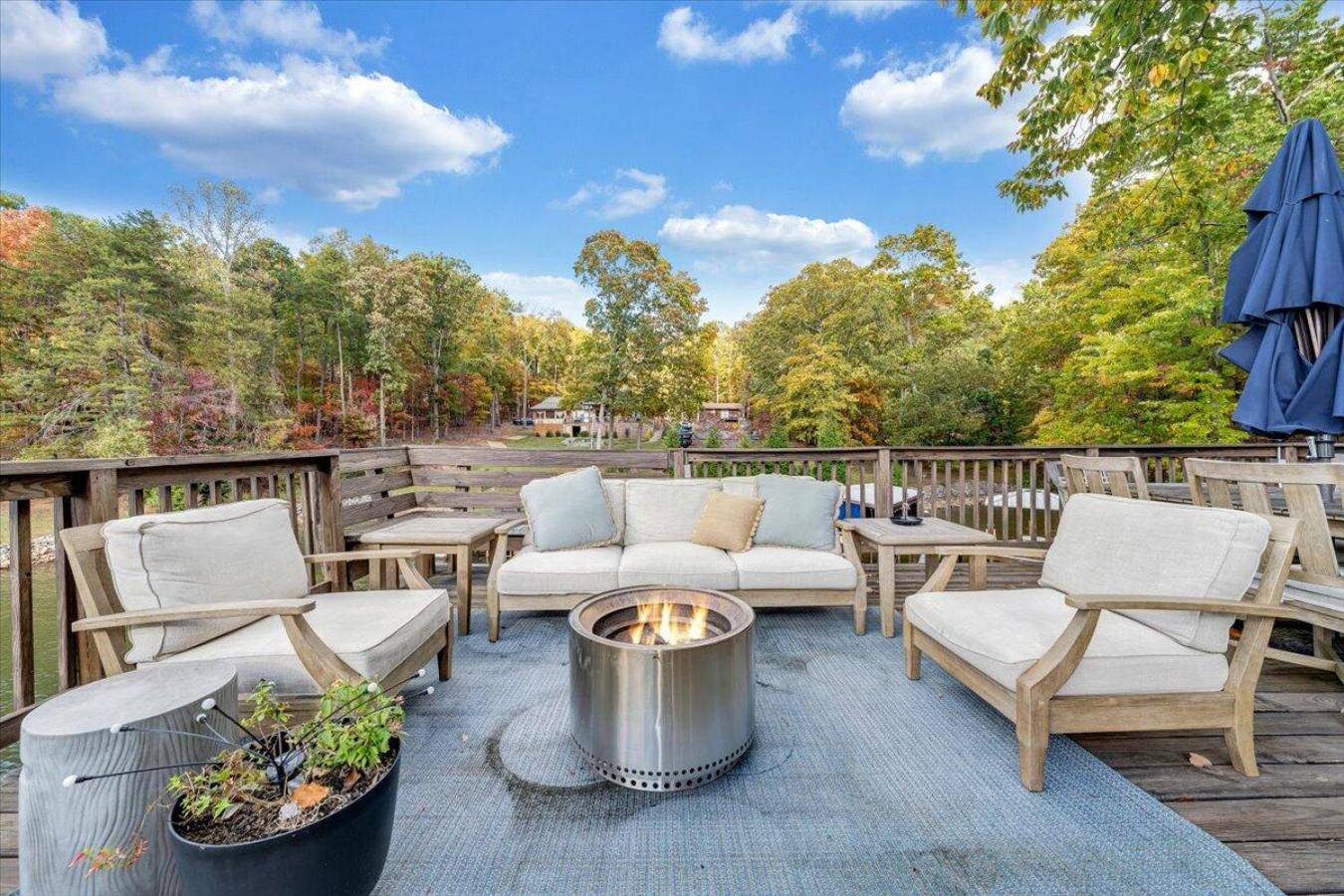 Huddleston, Bedford County, 24104, United States, 4 Bedrooms Bedrooms, ,2 BathroomsBathrooms,Residential,For Sale,1985811