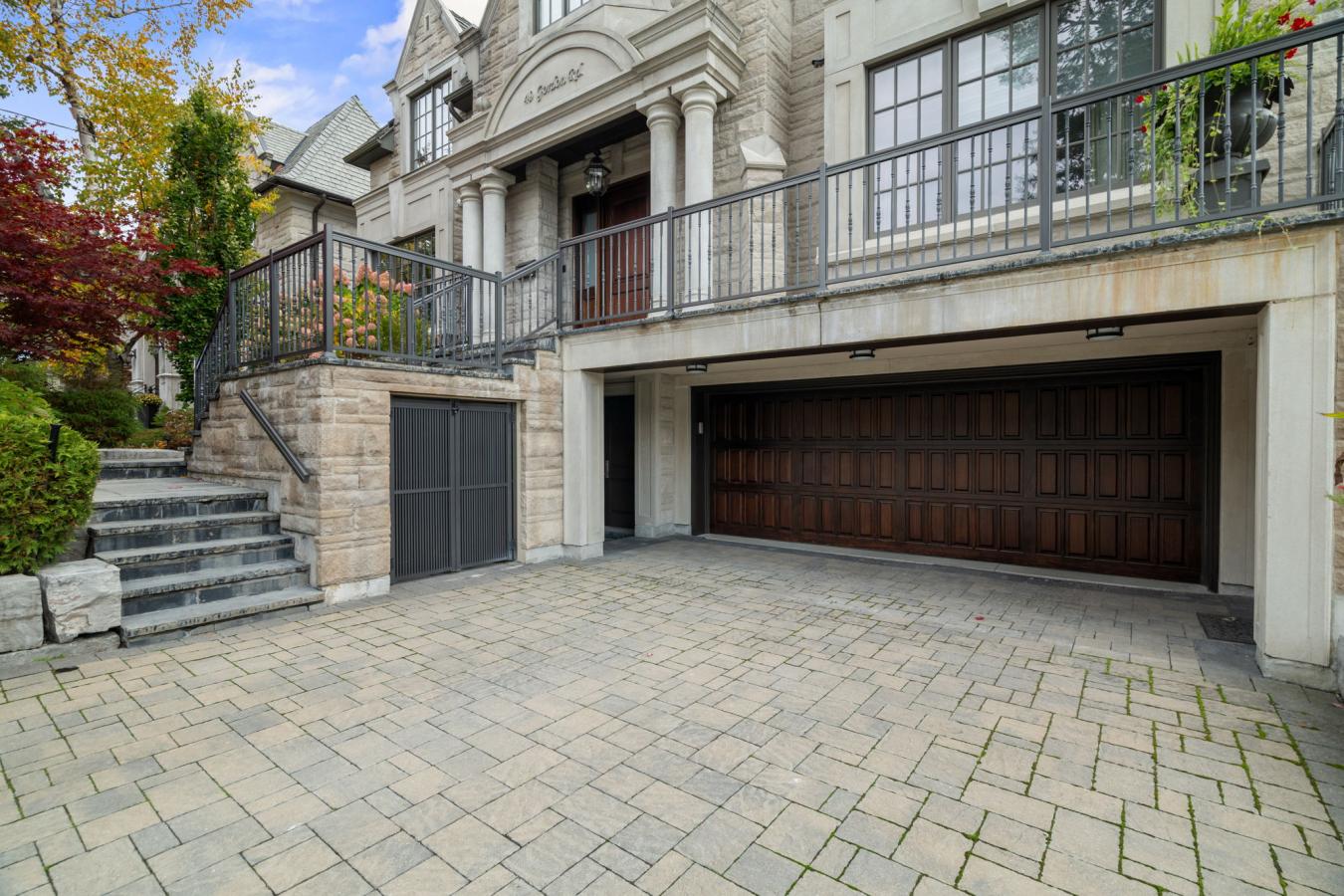 Toronto, ON, M2P 1E2, Canada, 5 Bedrooms Bedrooms, ,8 BathroomsBathrooms,Residential,For Sale,1984632