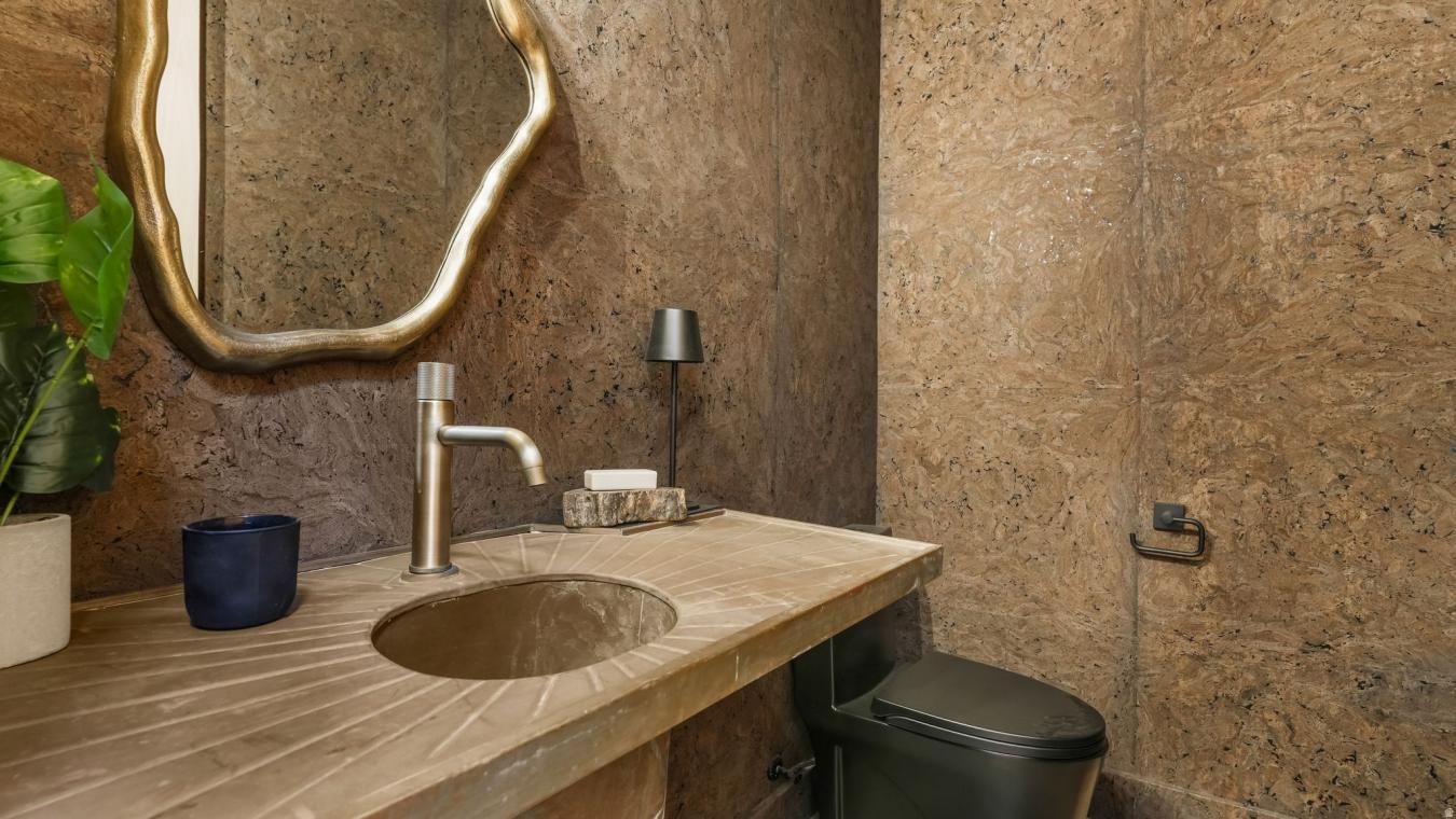 Grantsville, Utah, 84029, United States, 6 Bedrooms Bedrooms, ,5 BathroomsBathrooms,Residential,For Sale,1984630