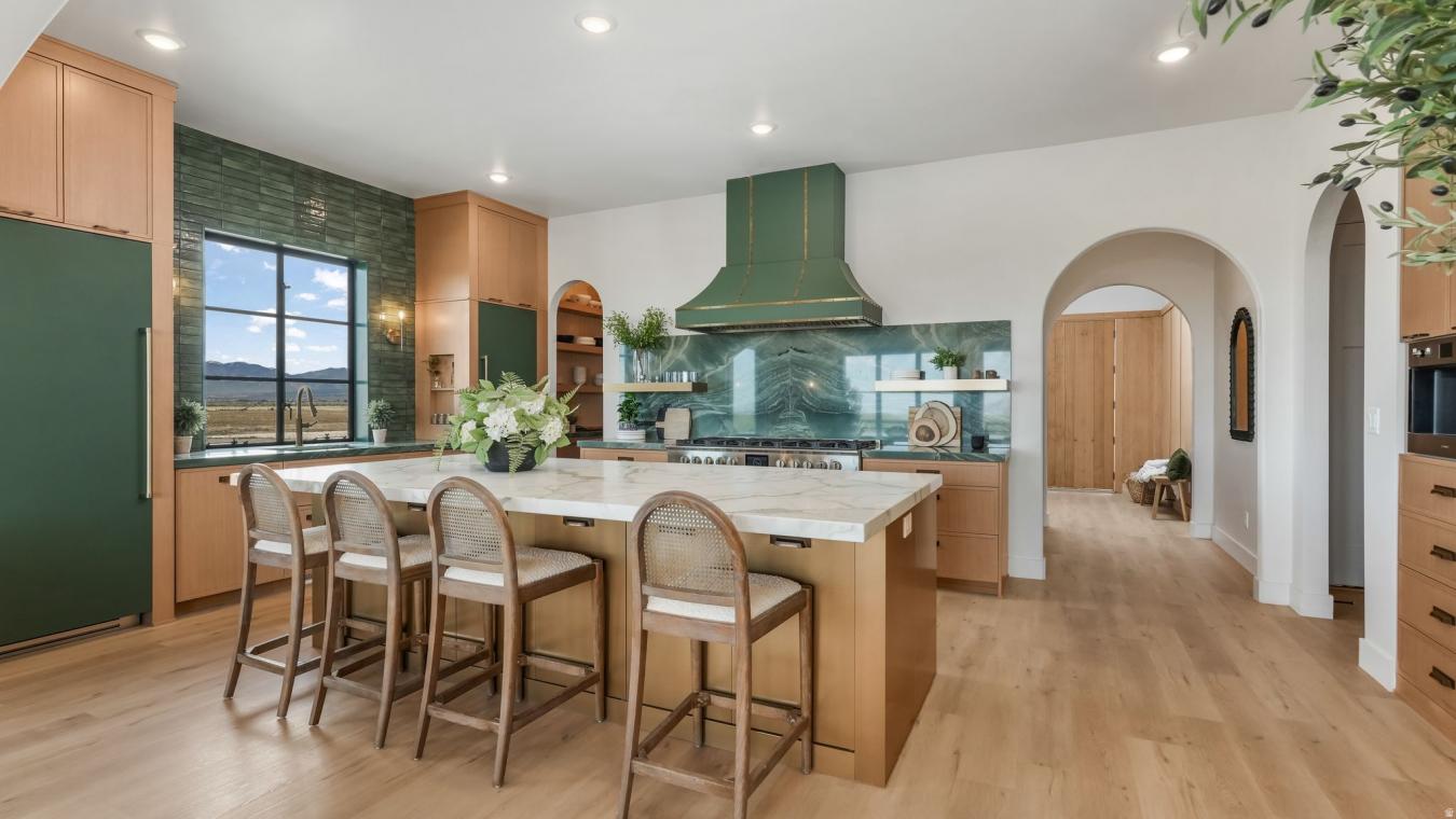 Grantsville, Utah, 84029, United States, 6 Bedrooms Bedrooms, ,5 BathroomsBathrooms,Residential,For Sale,1984630