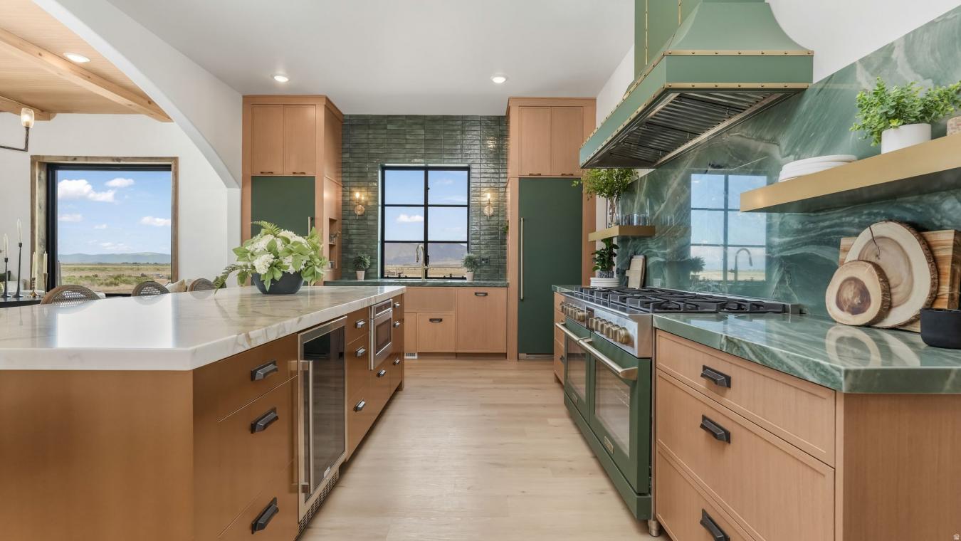 Grantsville, Utah, 84029, United States, 6 Bedrooms Bedrooms, ,5 BathroomsBathrooms,Residential,For Sale,1984630