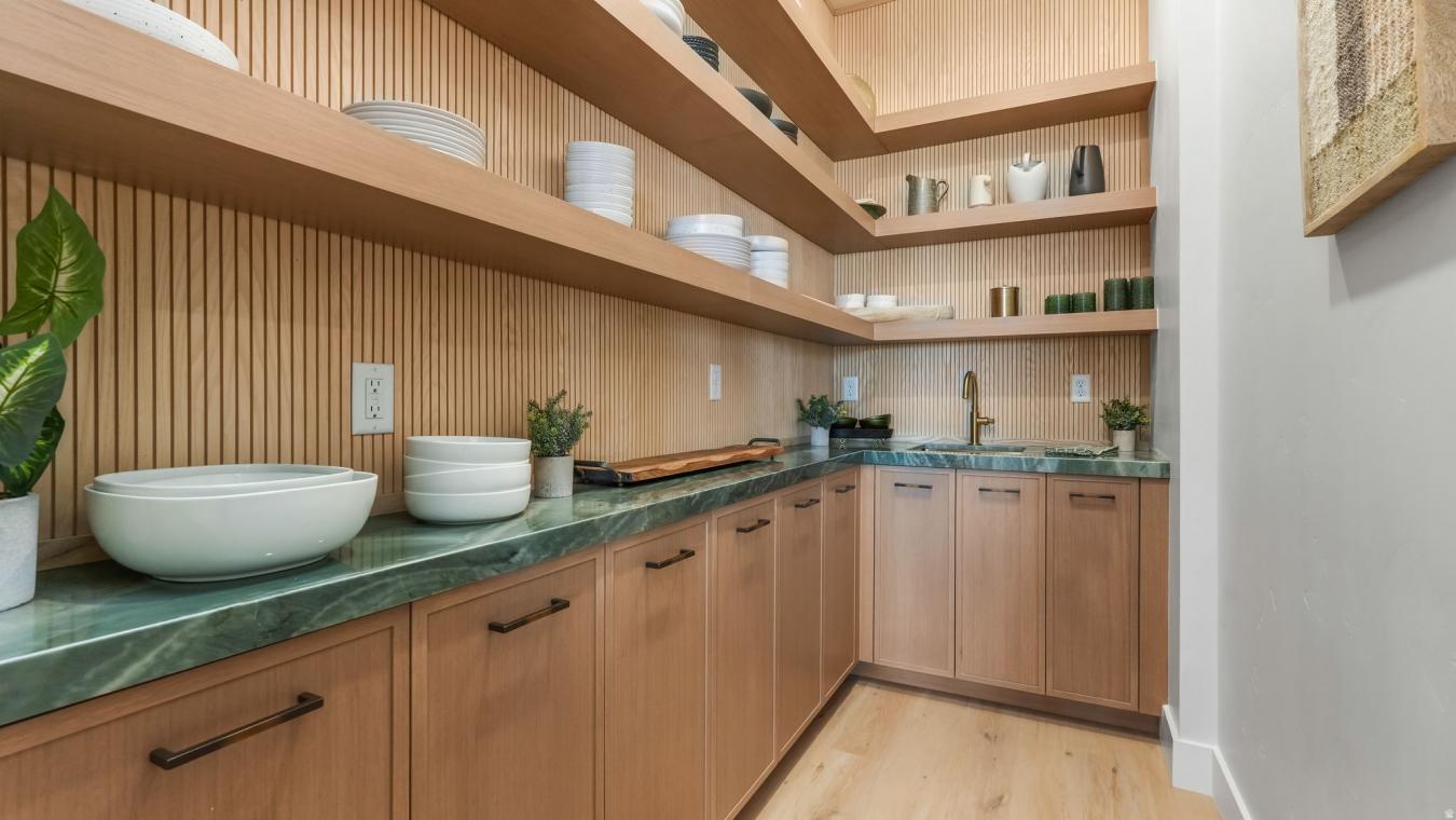 Grantsville, Utah, 84029, United States, 6 Bedrooms Bedrooms, ,5 BathroomsBathrooms,Residential,For Sale,1984630