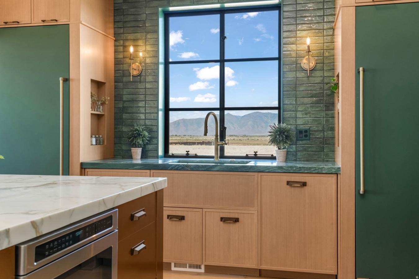 Grantsville, Utah, 84029, United States, 6 Bedrooms Bedrooms, ,5 BathroomsBathrooms,Residential,For Sale,1984630