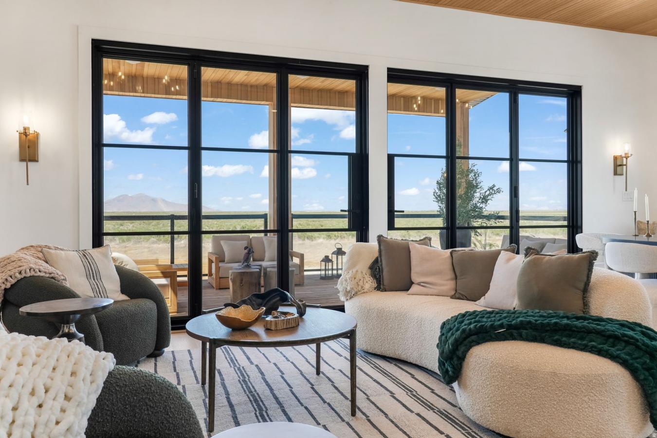 Grantsville, Utah, 84029, United States, 6 Bedrooms Bedrooms, ,5 BathroomsBathrooms,Residential,For Sale,1984630