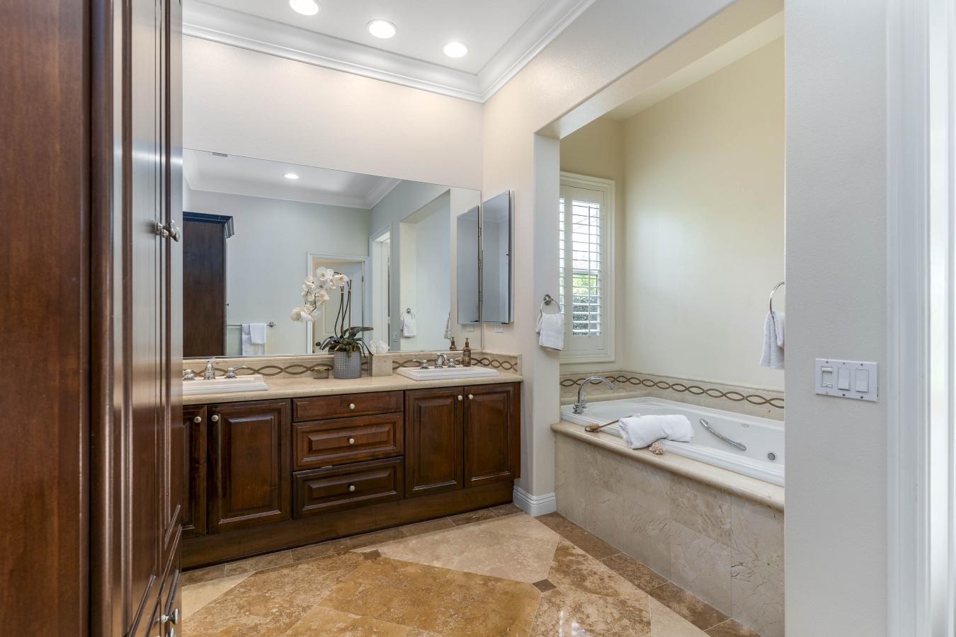 Calabasas, California, 91302, United States, 4 Bedrooms Bedrooms, ,5 BathroomsBathrooms,Residential,For Sale,1985801