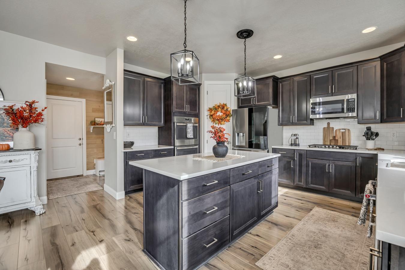 Eagle Mountain, Utah, 84005, United States, 6 Bedrooms Bedrooms, ,3 BathroomsBathrooms,Residential,For Sale,1985802