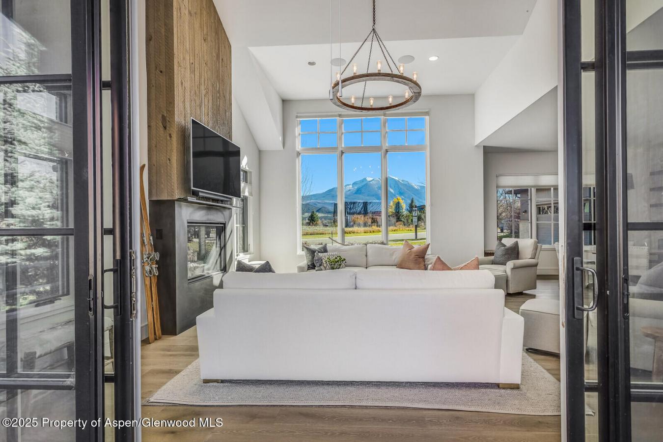 Carbondale, Garfield, 81623, United States, 4 Bedrooms Bedrooms, ,3 BathroomsBathrooms,Residential,For Sale,1985798