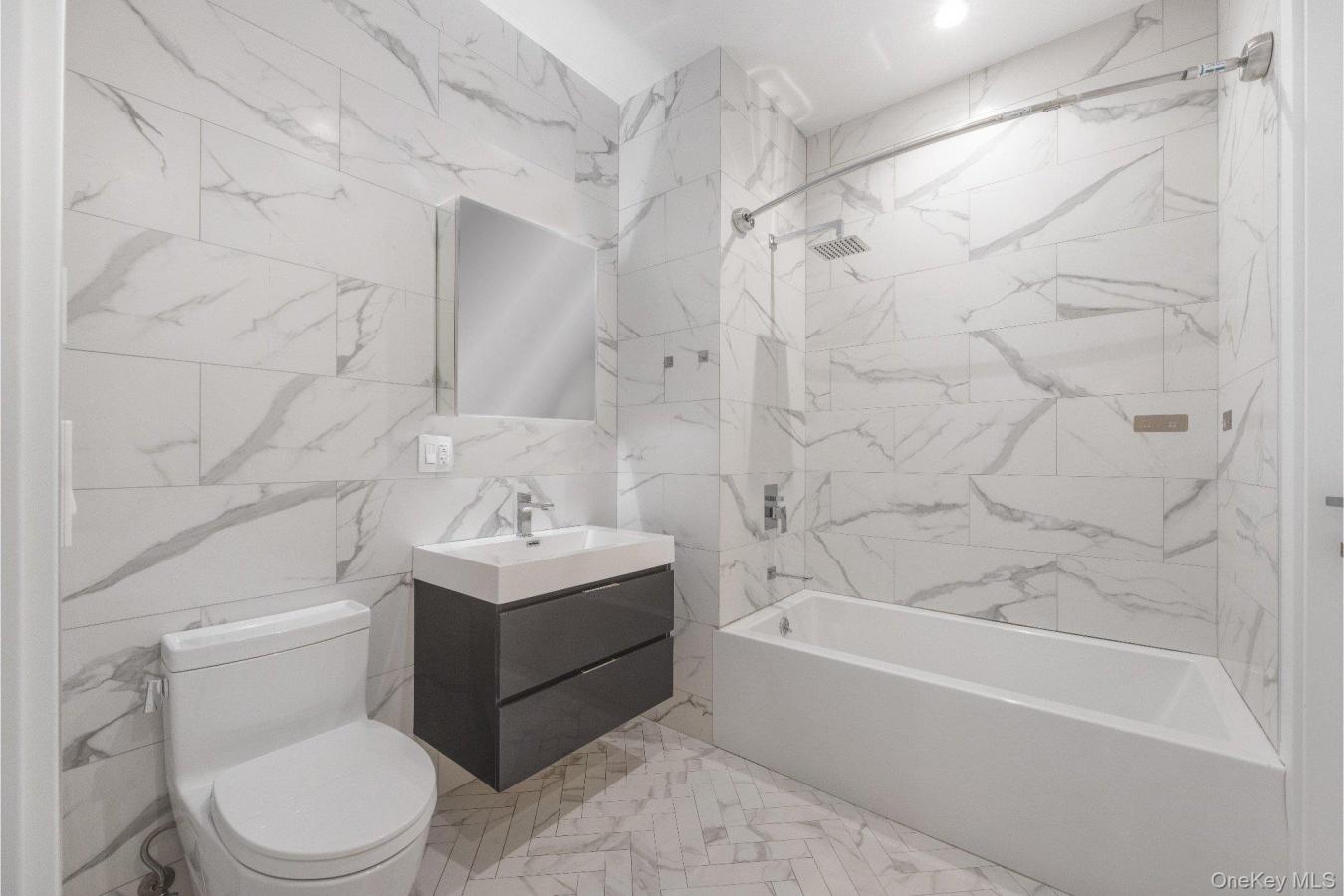 New York, Queens, 11102, United States, 1 Bedroom Bedrooms, ,47 BathroomsBathrooms,Residential,For Sale,1985795