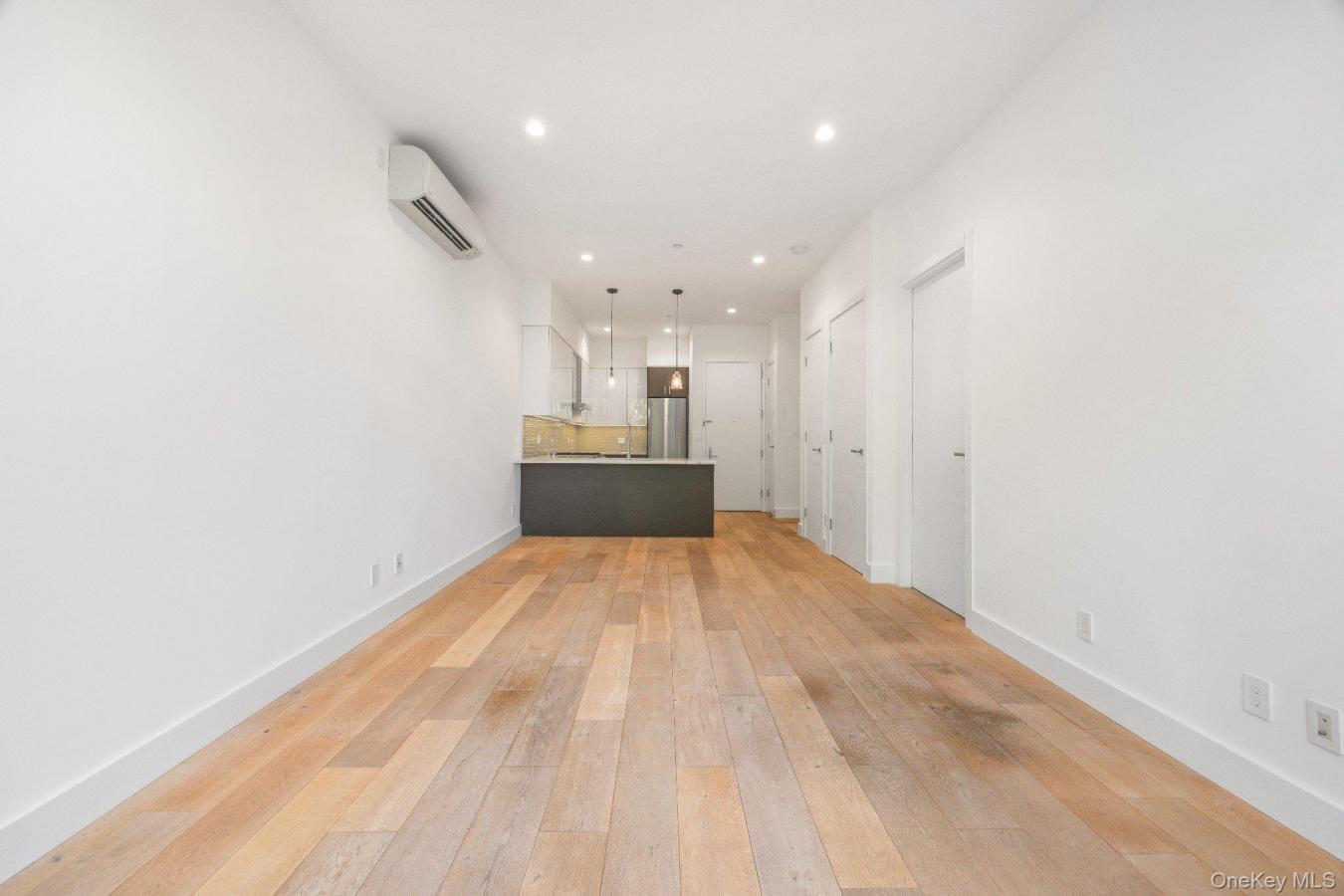 New York, Queens, 11102, United States, 1 Bedroom Bedrooms, ,47 BathroomsBathrooms,Residential,For Sale,1985795