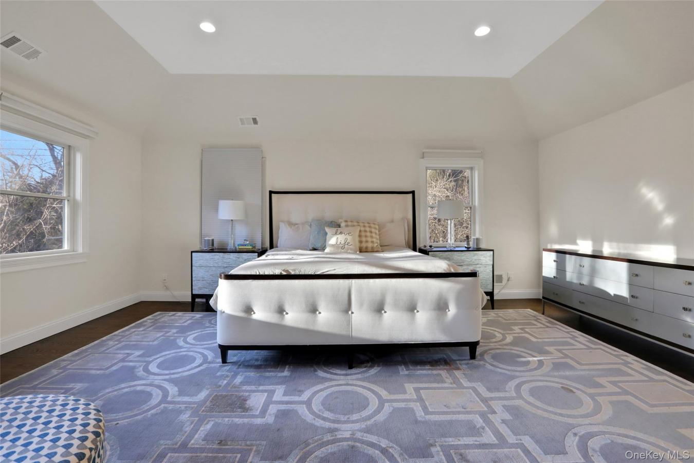 Greenburgh, Westchester County, 10533, United States, 5 Bedrooms Bedrooms, ,6 BathroomsBathrooms,Residential,For Sale,1985793