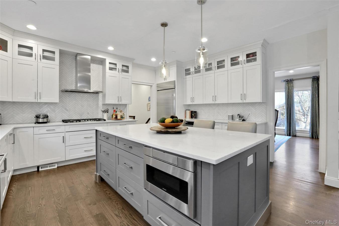 Greenburgh, Westchester County, 10533, United States, 5 Bedrooms Bedrooms, ,6 BathroomsBathrooms,Residential,For Sale,1985793