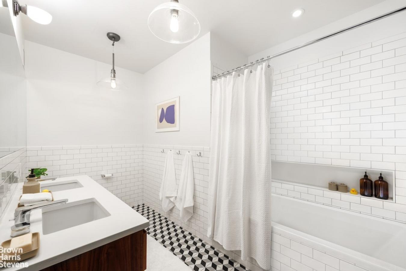 Dumbo, New York, 11201, United States, 2 Bedrooms Bedrooms, ,2 BathroomsBathrooms,Residential,For Sale,1985792