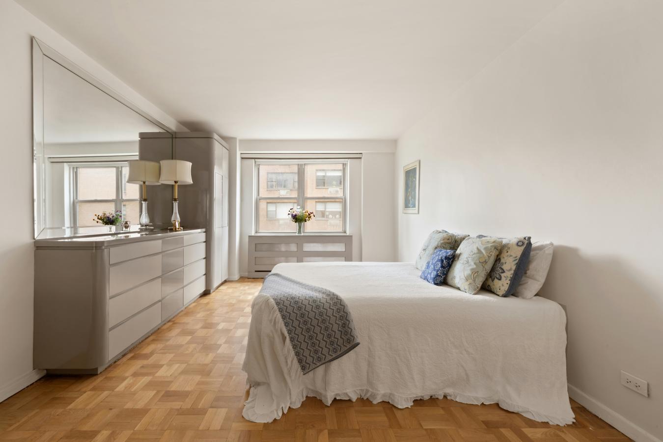 New York, New York, 10028, United States, 3 Bedrooms Bedrooms, ,3 BathroomsBathrooms,Residential,For Sale,1985789