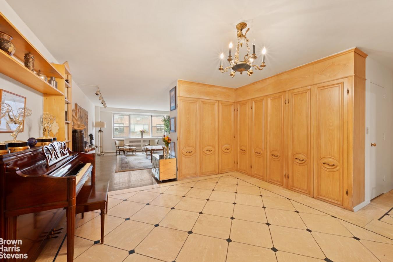 New York, New York, 10028, United States, 3 Bedrooms Bedrooms, ,3 BathroomsBathrooms,Residential,For Sale,1985789