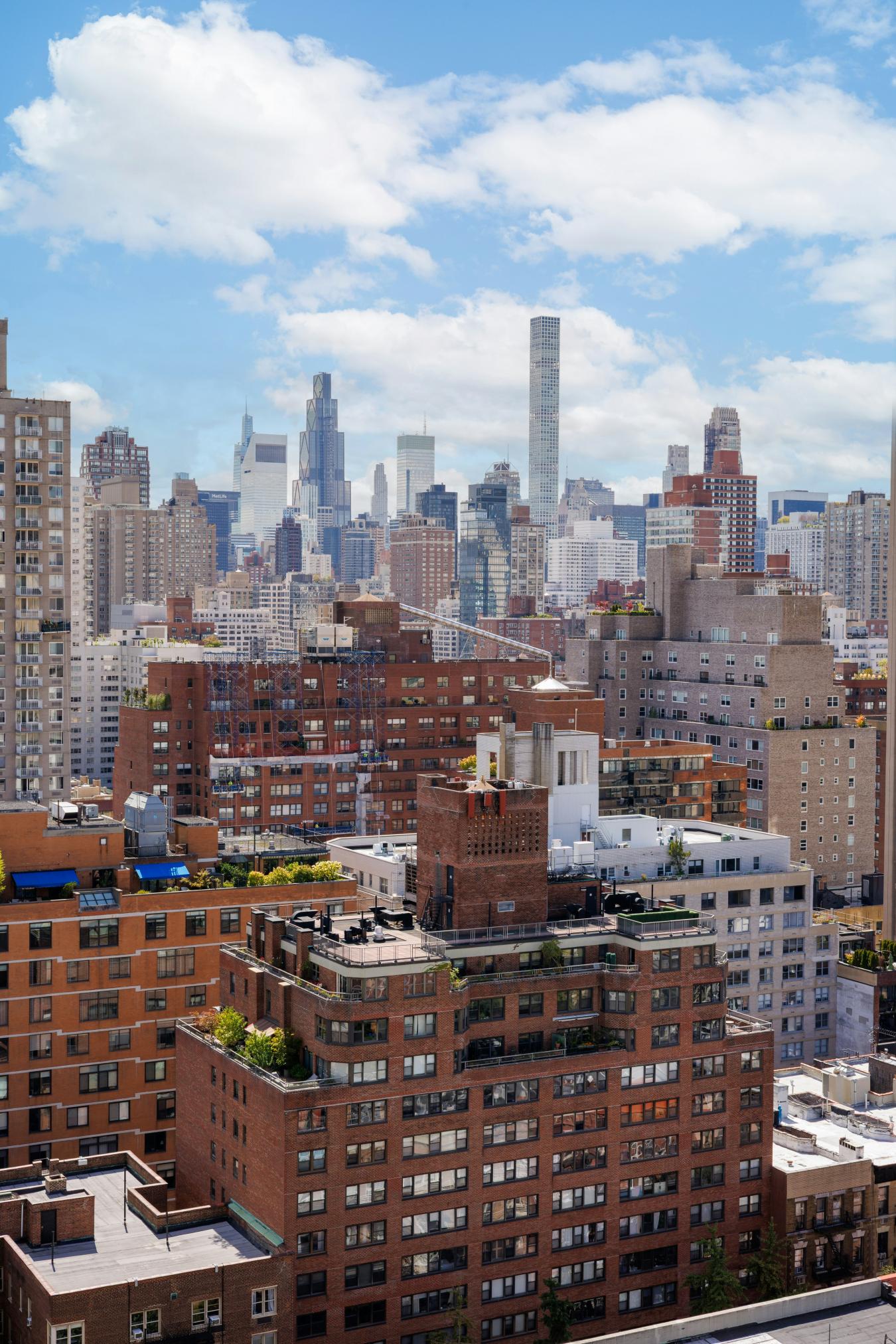 New York, New York, 10028, United States, 2 Bedrooms Bedrooms, ,2 BathroomsBathrooms,Residential,For Sale,1985786