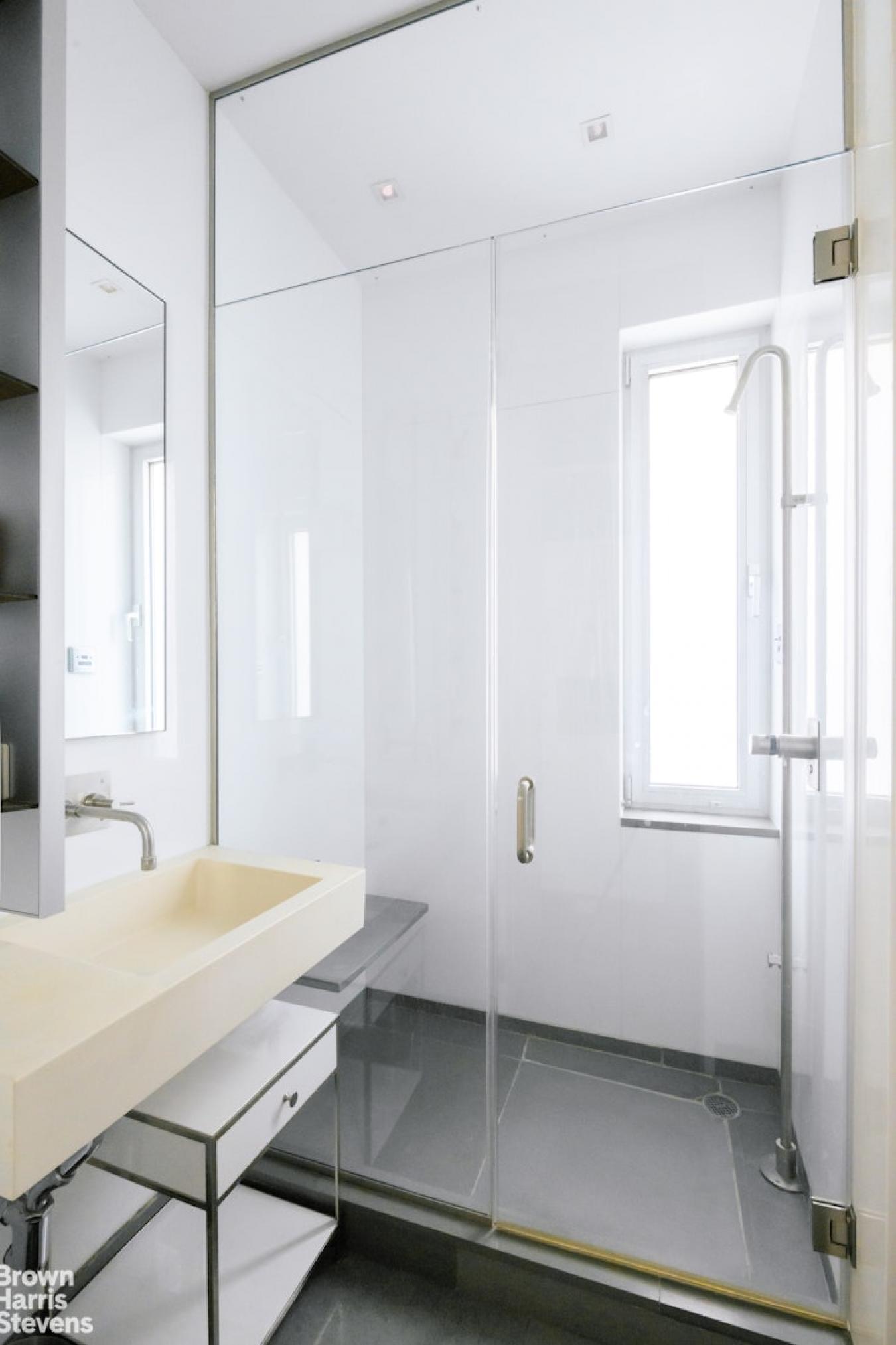 New York, New York, 10028, United States, 1 Bedroom Bedrooms, ,1 BathroomBathrooms,Residential,For Sale,1985783