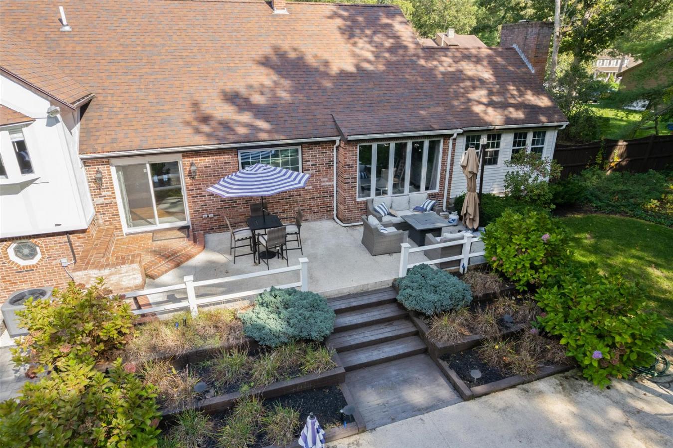 Raynham, Bristol, 02767, United States, 3 Bedrooms Bedrooms, ,2 BathroomsBathrooms,Residential,For Sale,1985781