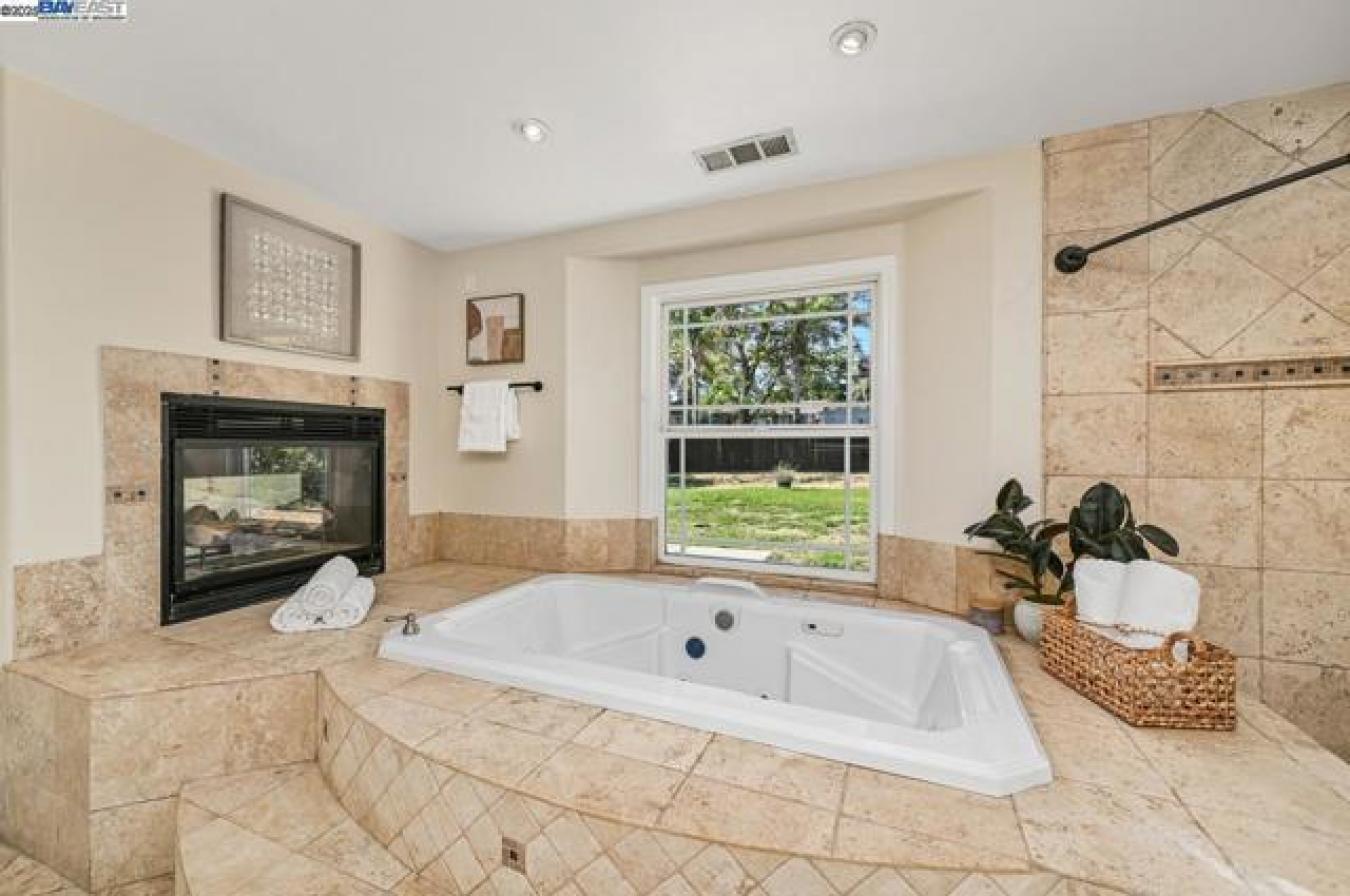 Livermore, Alameda, 94551, United States, 5 Bedrooms Bedrooms, ,3 BathroomsBathrooms,Residential,For Sale,1985777