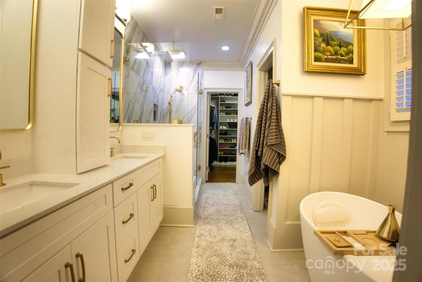 Charlotte, Mecklenburg, 28226, United States, 5 Bedrooms Bedrooms, ,4 BathroomsBathrooms,Residential,For Sale,1987174