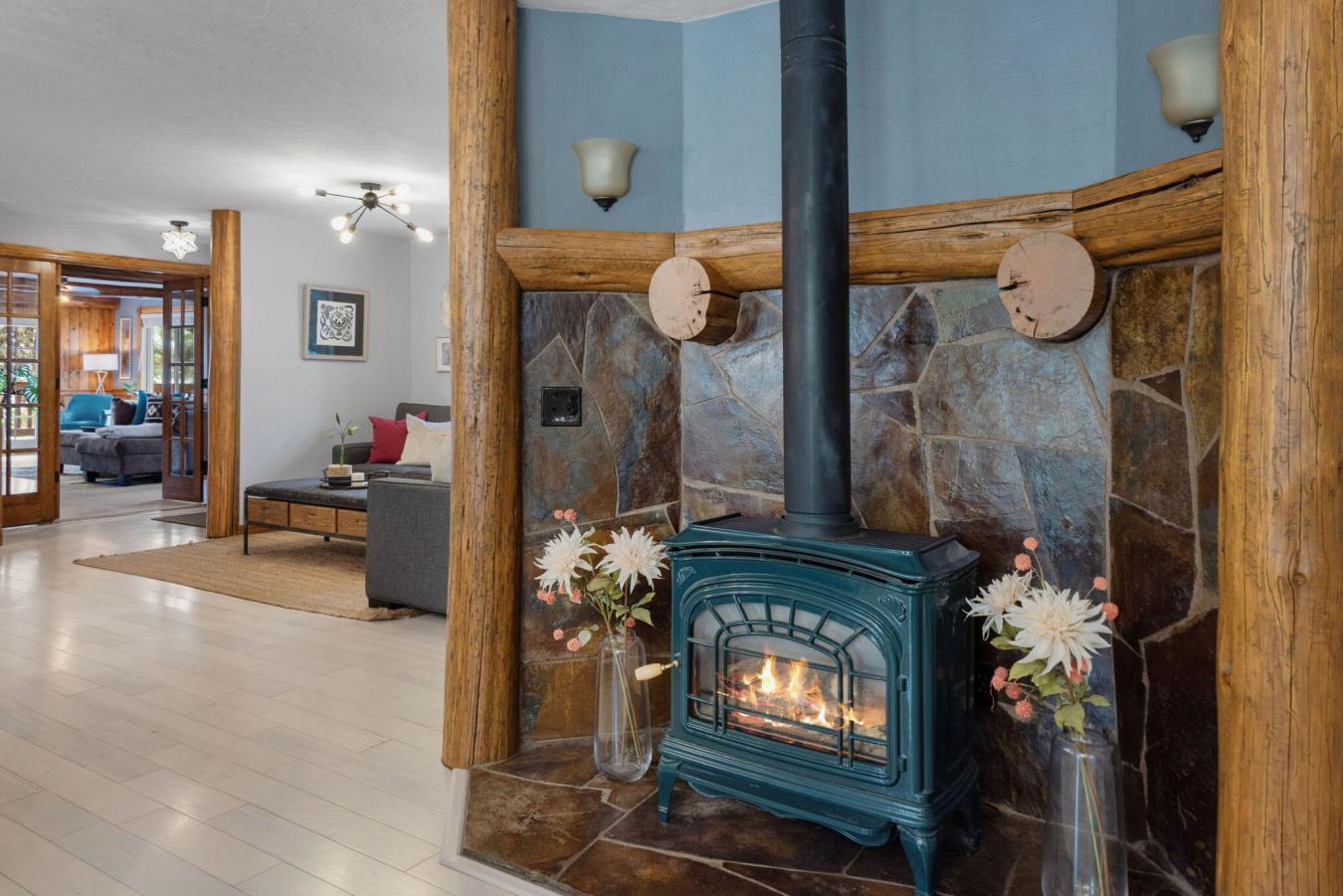 Bend, Deschutes, 97702, United States, 3 Bedrooms Bedrooms, ,3 BathroomsBathrooms,Residential,For Sale,1987165