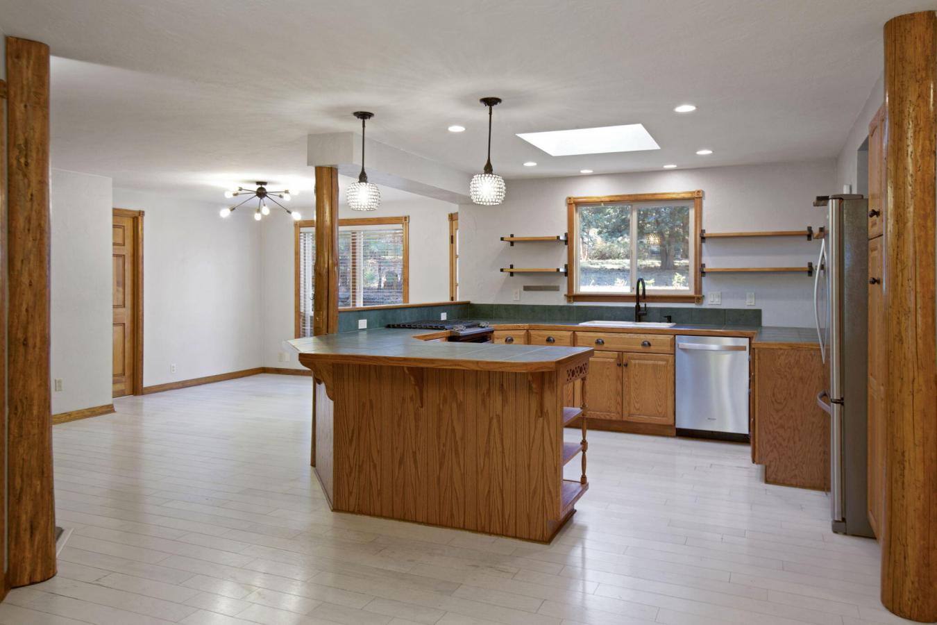 Bend, Deschutes, 97702, United States, 3 Bedrooms Bedrooms, ,3 BathroomsBathrooms,Residential,For Sale,1987165